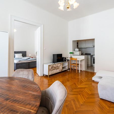 Apartments Vezenska Prague Room photo