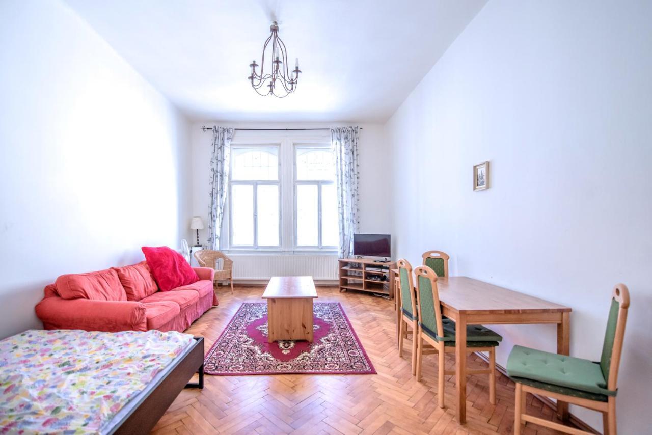Apartments Vezenska Prague Exterior photo