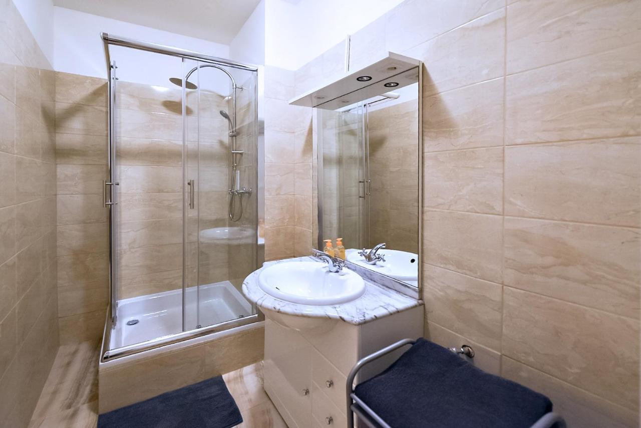 Apartments Vezenska Prague Exterior photo