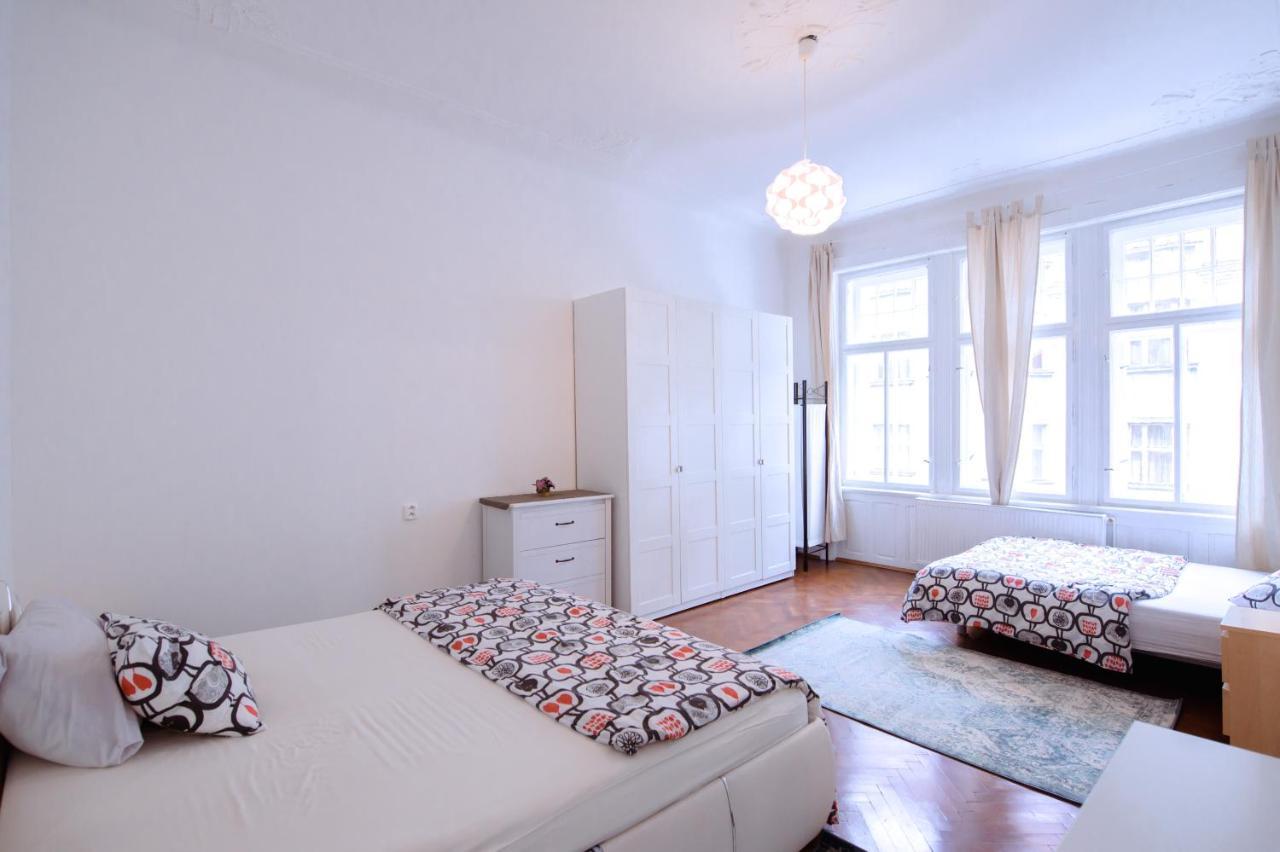 Apartments Vezenska Prague Exterior photo