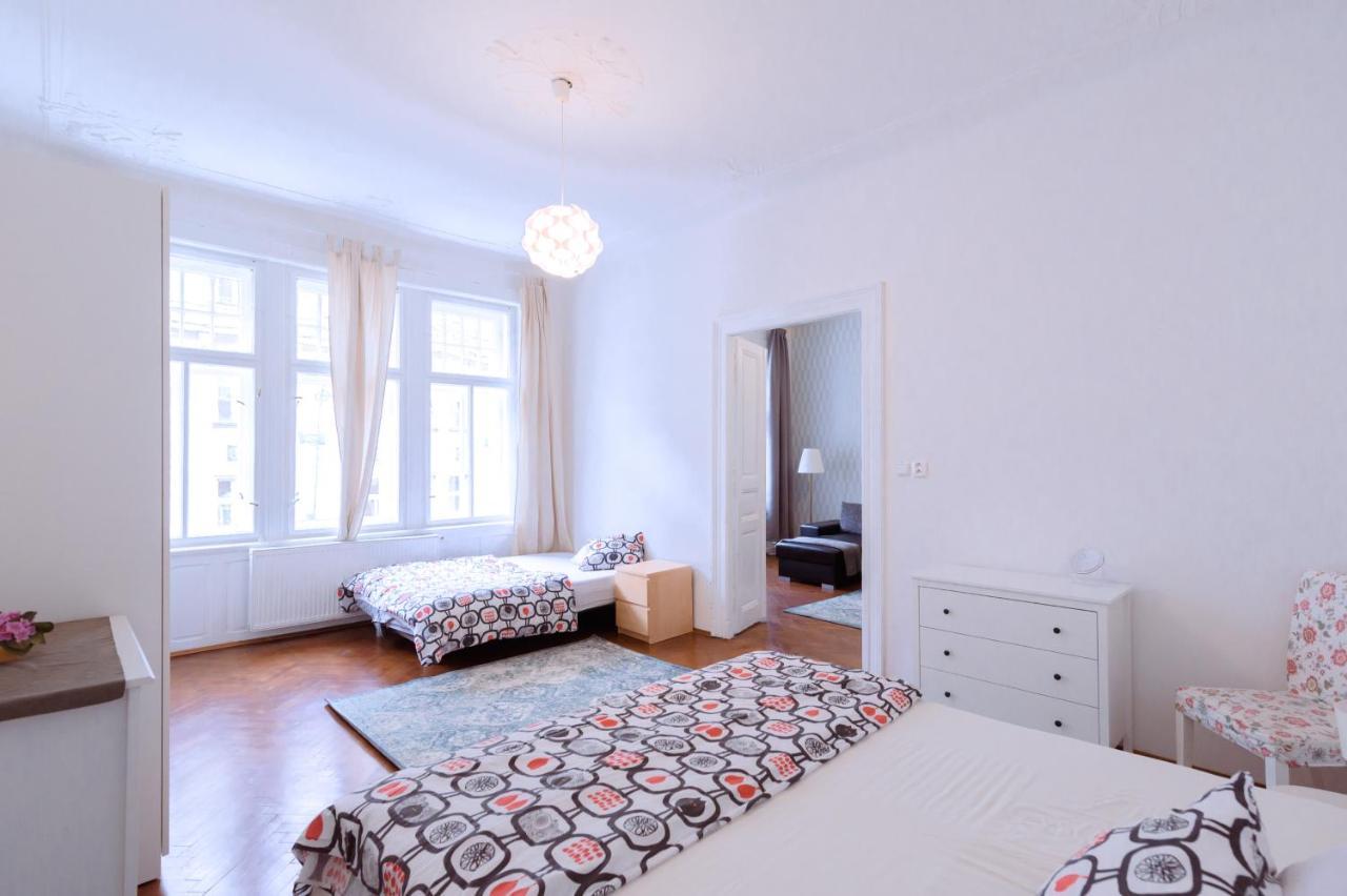 Apartments Vezenska Prague Exterior photo