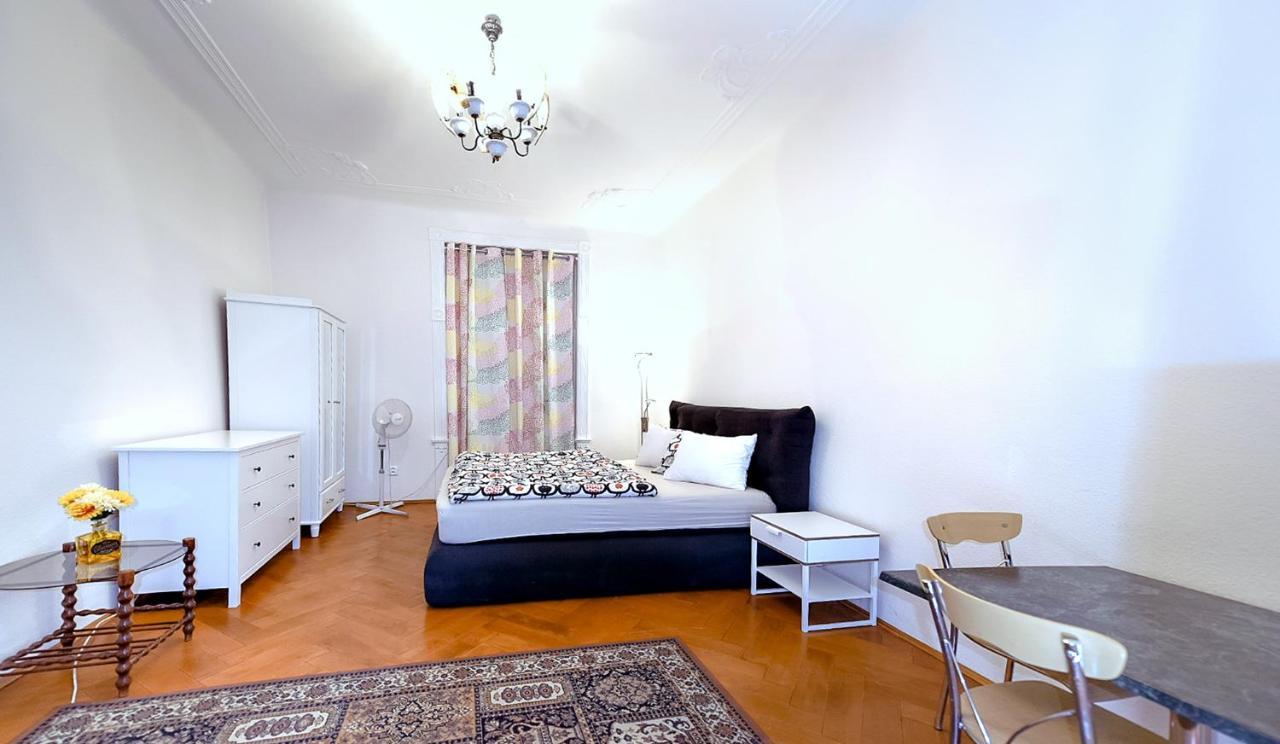 Apartments Vezenska Prague Exterior photo