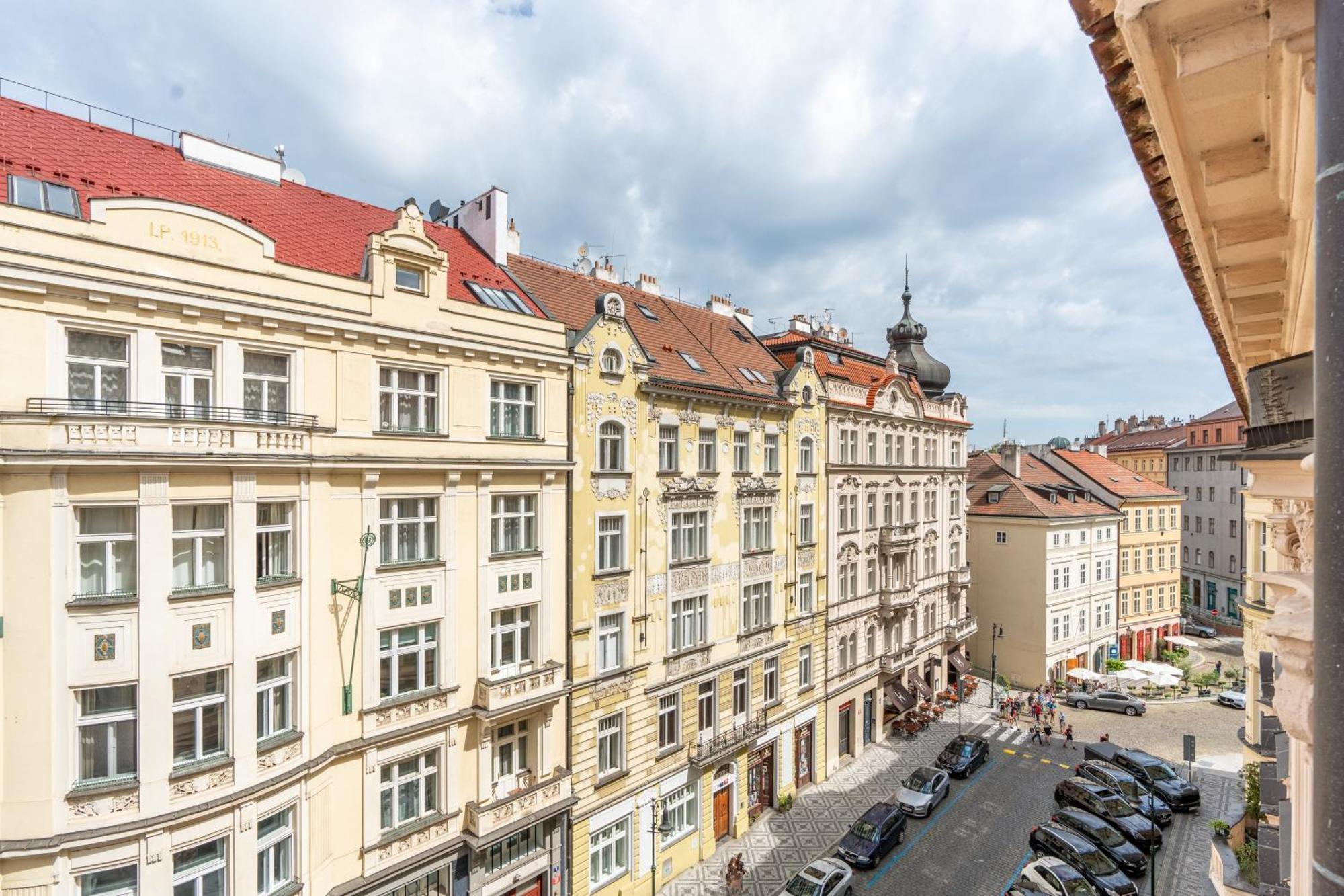 Apartments Vezenska Prague Room photo