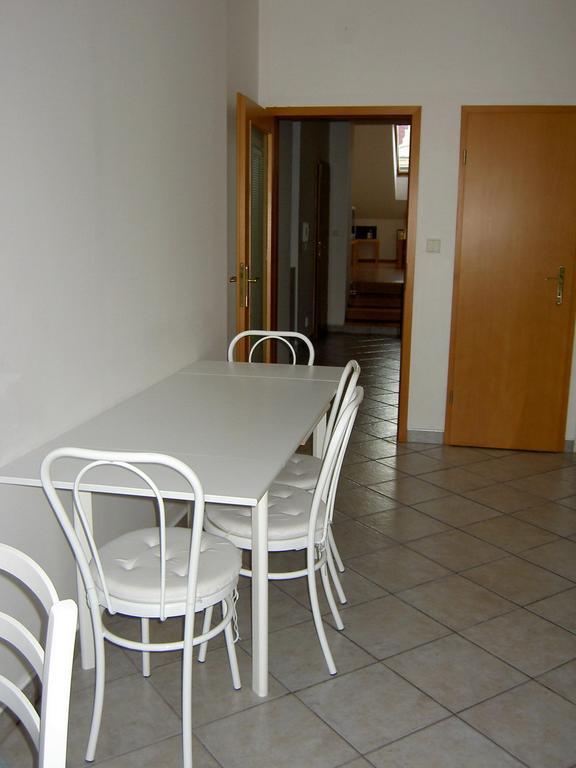 Apartments Vezenska Prague Room photo