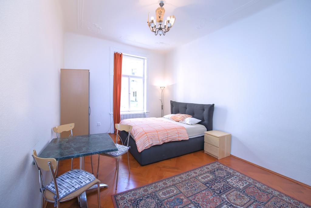 Apartments Vezenska Prague Exterior photo